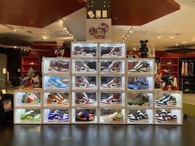 orlando sneakers stores.